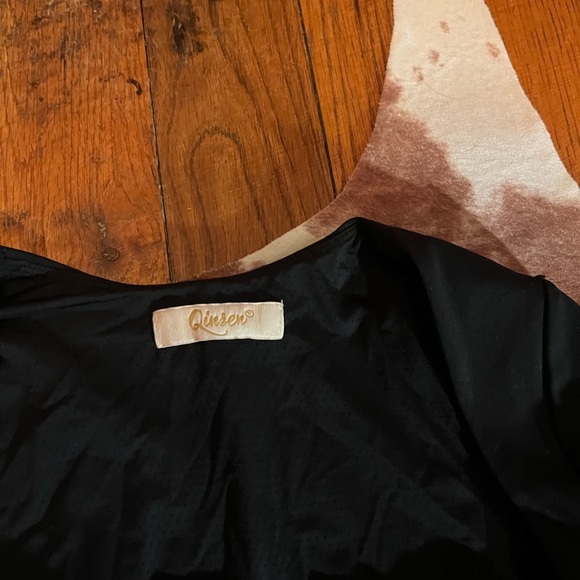 Amazon one piece jumpsuit 
size small 
No flaws! - Picture 4 of 5